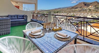 Two-floor Penthouse w Complex Pool Outdoor Terrace