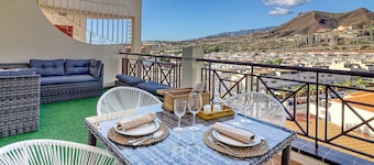 Two-floor Penthouse w Complex Pool Outdoor Terrace
