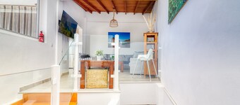 Spacious Terrace House w Ocean View 100m to the Beach