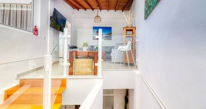 Spacious Terrace House w Ocean View 100m to the Beach