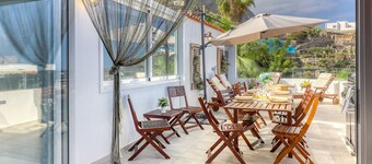 Spacious Terrace House w Ocean View 100m to the Beach