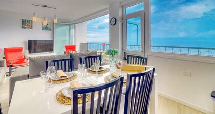 Spacious Central Apt w Private Parking Ocean View