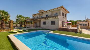 6 bedrooms