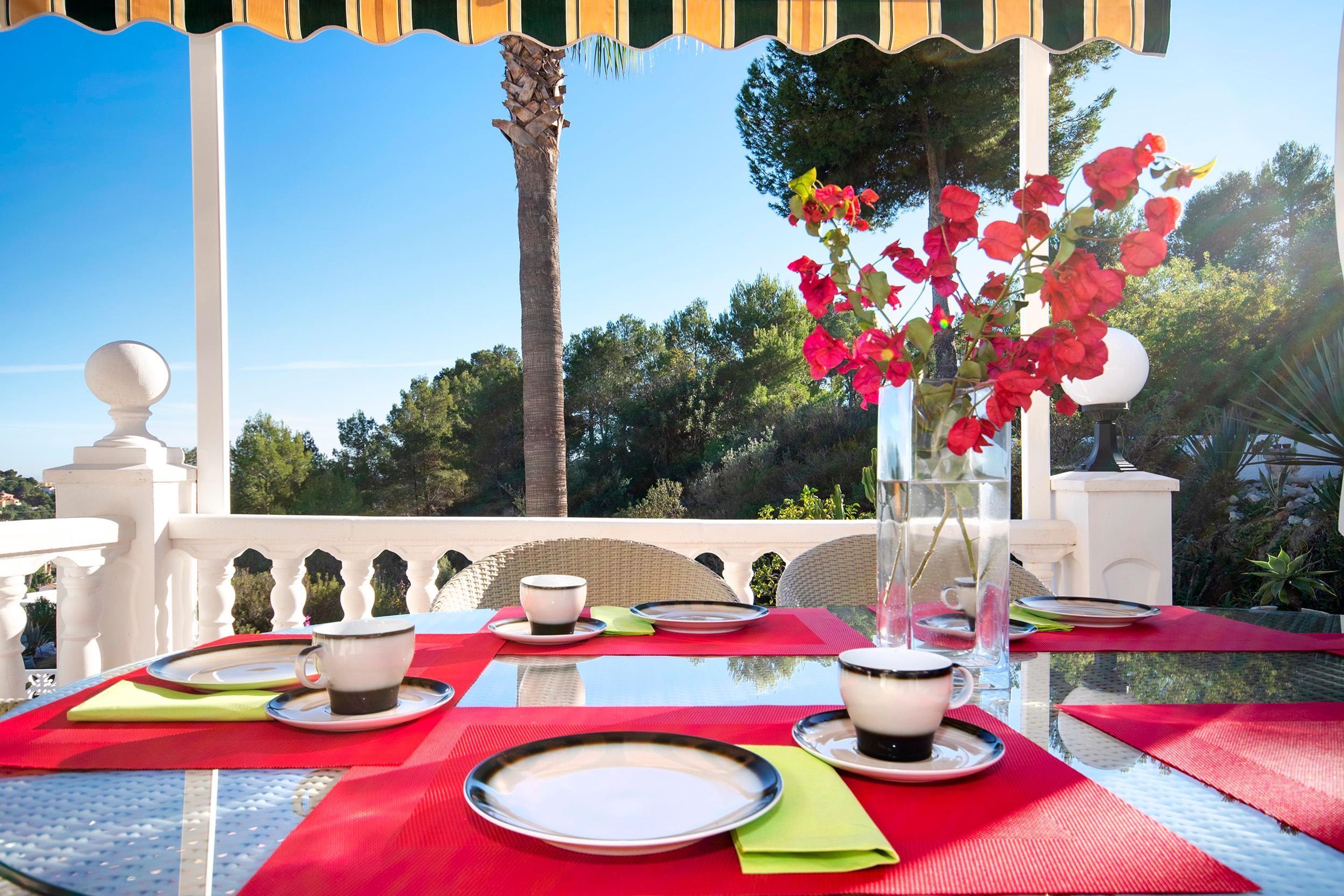 3 عدّة غرف نوم وخدمة الإنترنت