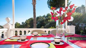 Villa | 3 bedrooms, Internet