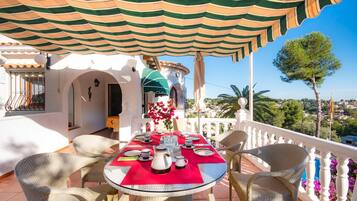 3 عدّة غرف نوم وخدمة الإنترنت