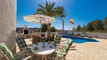 3 عدّة غرف نوم وخدمة الإنترنت