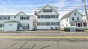 Unclassified image, 4 of 13, button - Sweet Serenity - Y846 (York Beach)