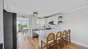 Casa | 5 quartos, acesso à internet de alta velocidade