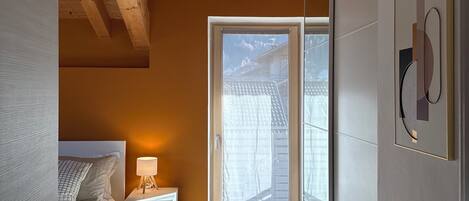 2 habitaciones, tabla de planchar con plancha, wifi y ropa de cama