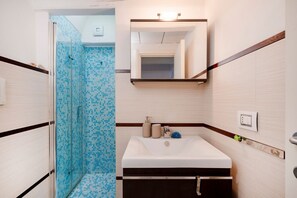 Dusche, Bidet, Handtücher