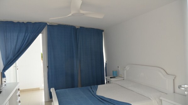 アイロン / アイロン台、WiFi (無料)、ベッドシーツ