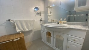Shower, towels - Casa Darias Duplex 1A (Valle Gran Rey)