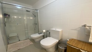 Douche, serviettes fournies