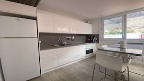 Fridge, microwave, oven, coffee/tea maker