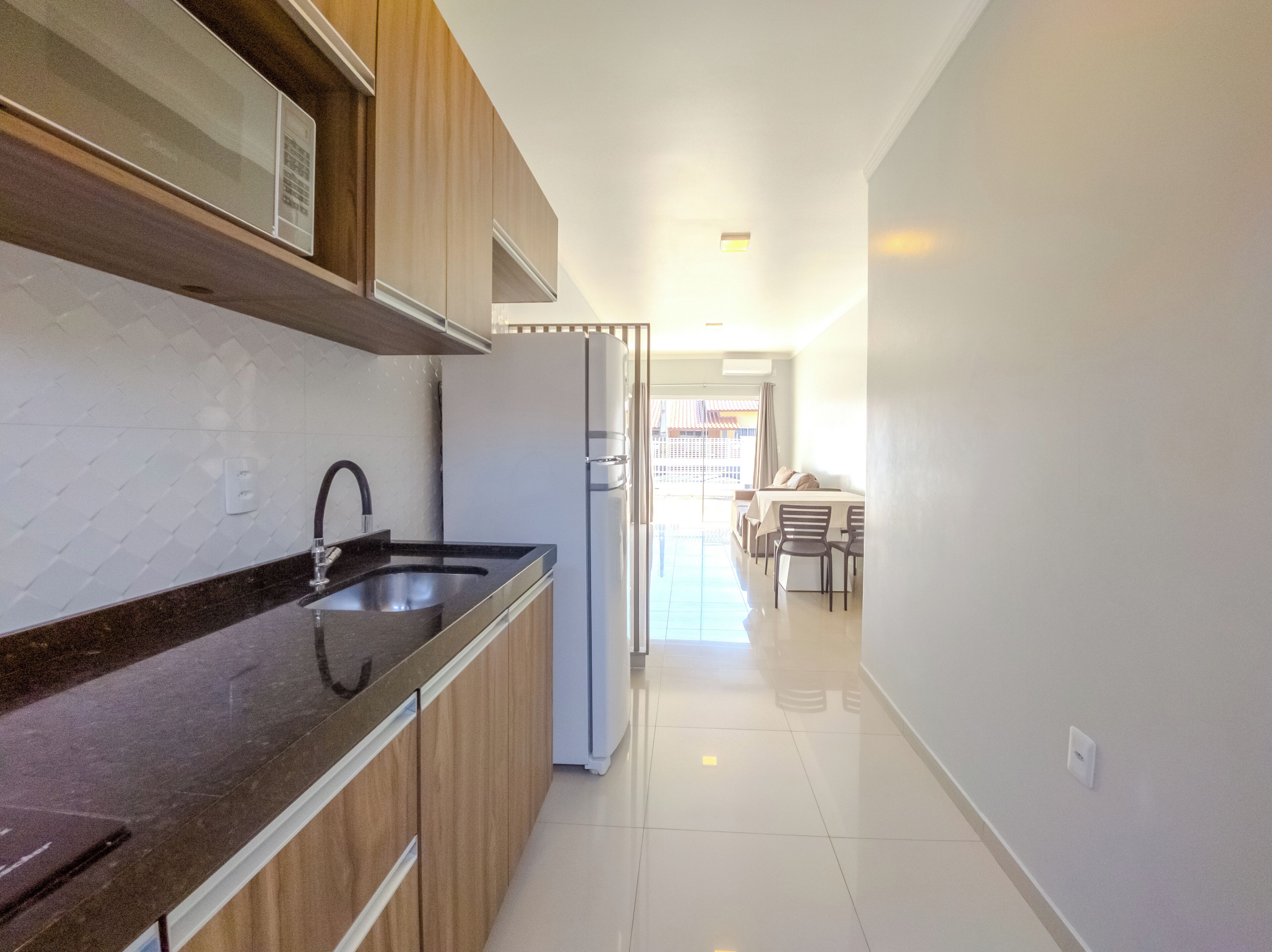 Microondas, horno y placa de cocina