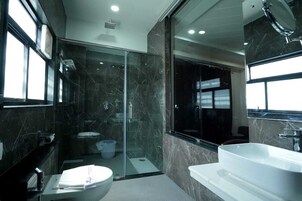 Cobertura superluxo | Banheiro | Banheira e chuveiro separados, produtos de toalete grátis