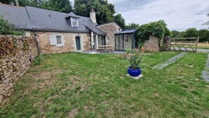 Exterior - Country house La Berlotte village of Blaison Gohier (Blaison-Saint-Sulpice)