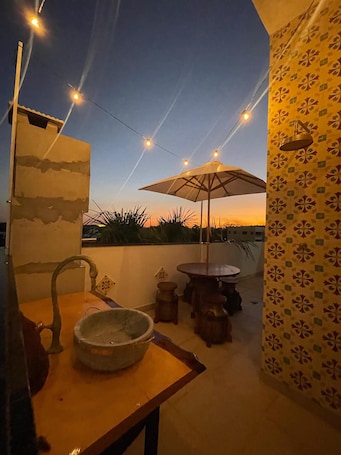 Terrace/patio. Penthouse with sunset view and Ibituruna