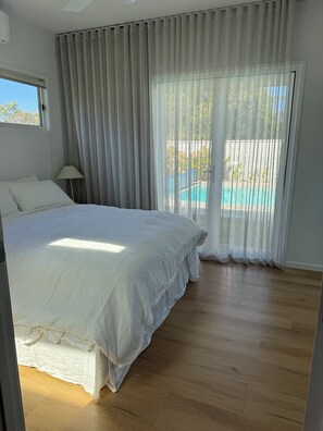 3 bedrooms, internet, bed sheets