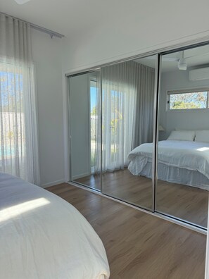 3 bedrooms, internet, bed sheets