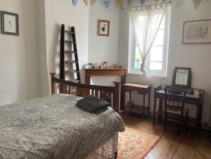 1 bedroom, iron/ironing board, Internet, bed sheets