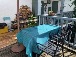 Outdoor dining - Charming,  house in Salies de Bearn. The home of Cleopatra and Smokey Joe (Salies-de-Béarn)
