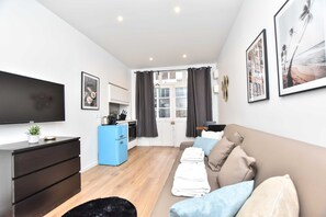 Living area - Charming Studio - 2P- Center of Paris Musee Grevin (Paris)