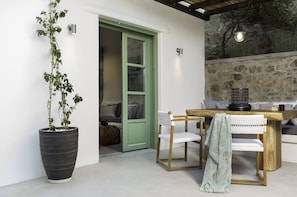 Villa, Smoking