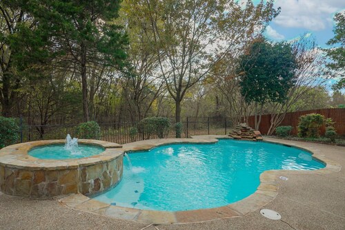5BR Oasis w/ Pool • Steps from Lake Ray Hubbard