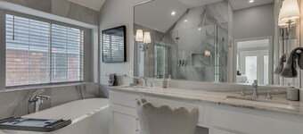 5BR Oasis w/ Pool • Steps from Lake Ray Hubbard