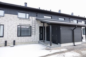 Exterior - 3-bedroom apartment in lovely Vuokatti at Nuasjärvi lake next to Katinkulta. (Kainuu)