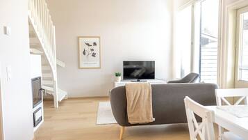 Smart-TV, peis og bøker