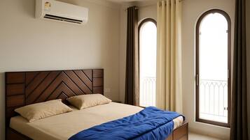 2 bedrooms, iron/ironing board, free WiFi, bed sheets