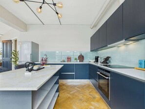 Refrigerador, microondas, horno, placa de cocina