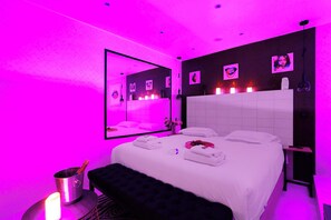 Apartment | 2 bedrooms, laptop workspace, iron/ironing board, bed sheets