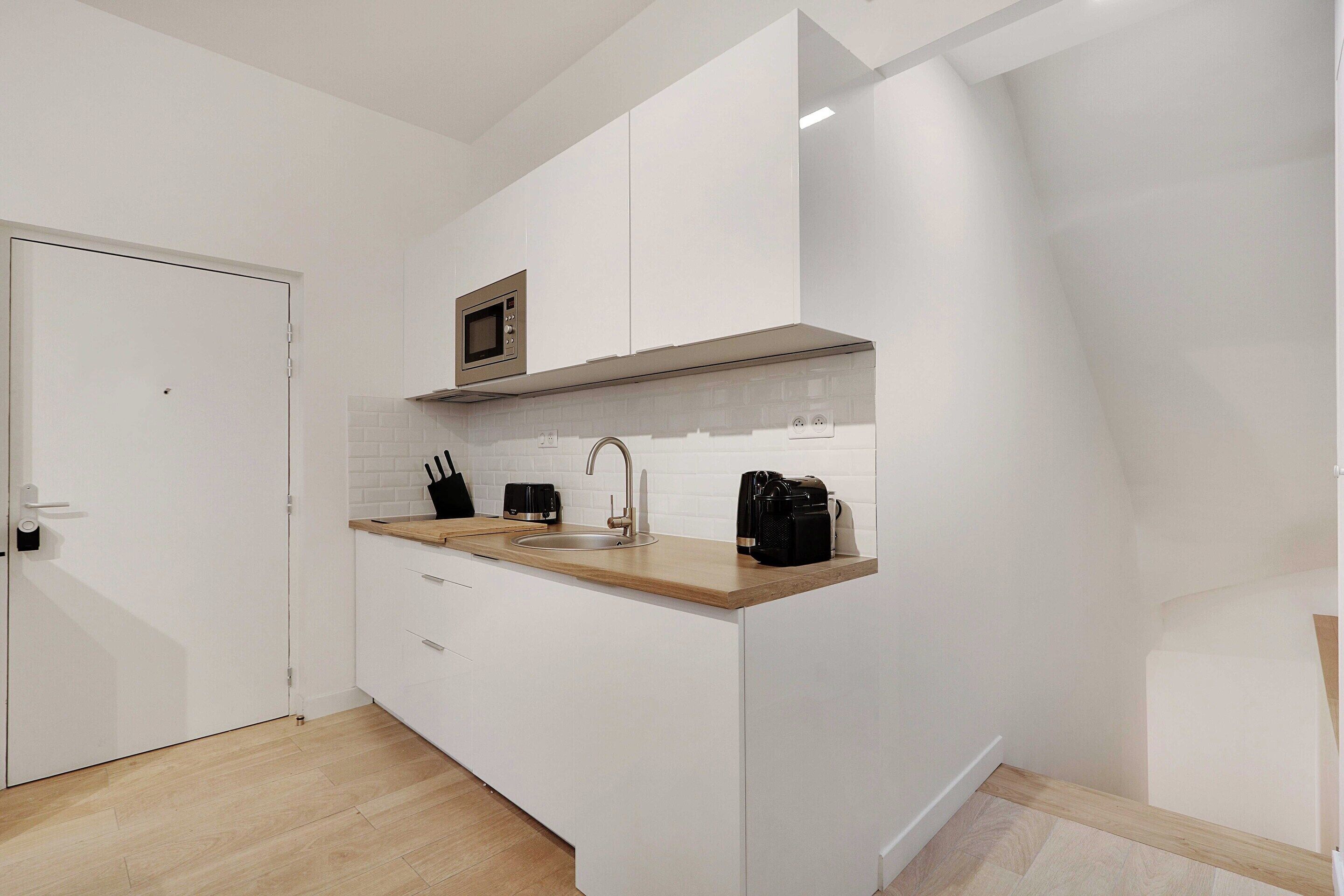 Apartamento | Cozinha privada | Geladeira, micro-ondas, cooktop, lava-louças