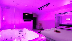 Unclassified image, 2 of 30, button - Intimate Flat w/ A/C & Jacuzzi - 2br/6p Montmartre (Paris)