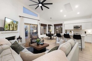 TV, fireplace, offices - Pool| Lake Views |Private Dock |Paddleboat |Oasis (Glendale)
