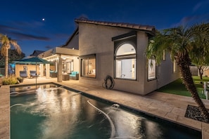 A modern house with a swimming pool, outdoor seating, and a well-lit entrance. - Pool| Lake Views |Private Dock |Paddleboat |Oasis (Glendale)