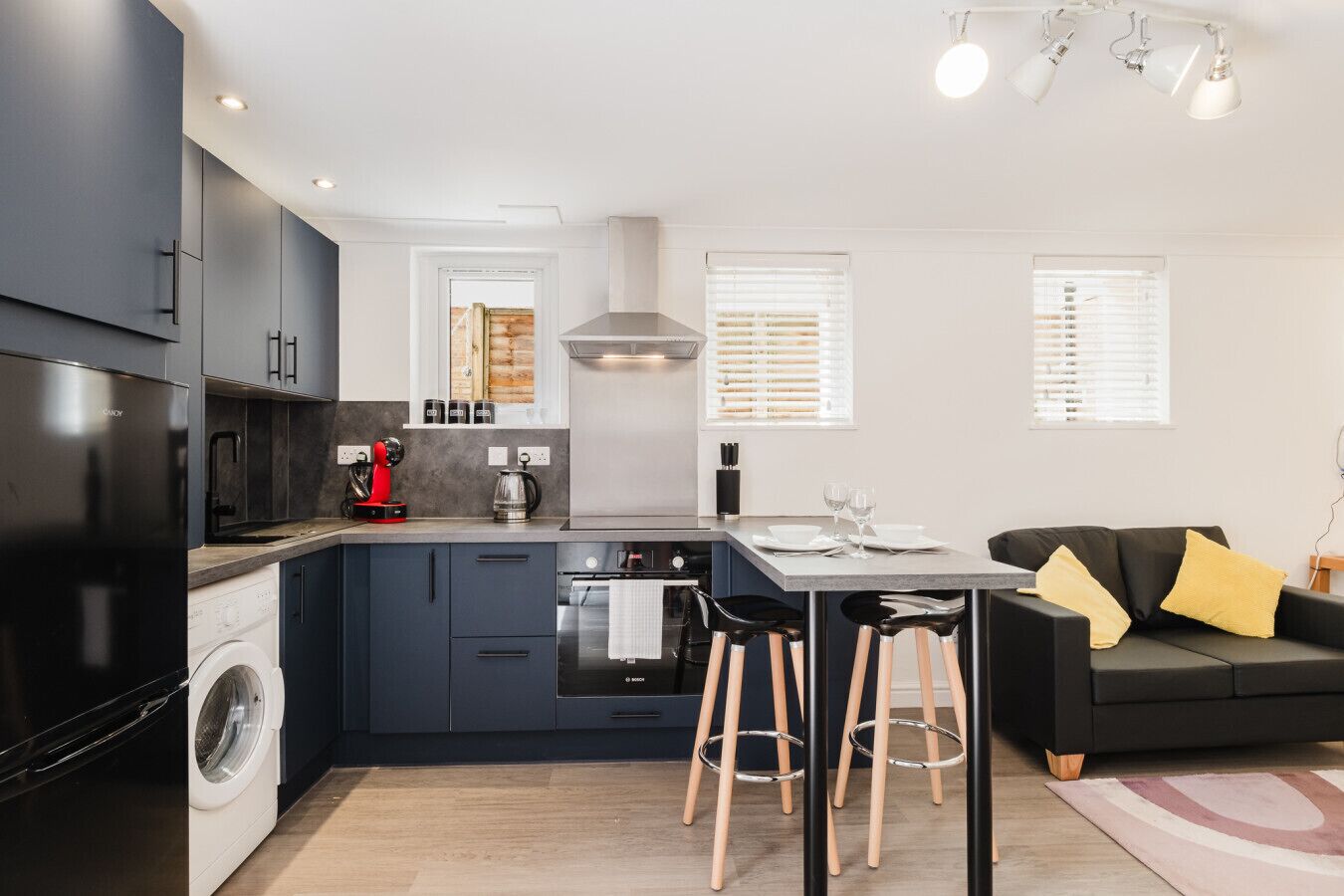 Frigorifero, forno, macchina per tè/caffè, tostapane