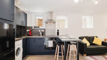 Fridge, oven, coffee/tea maker, toaster