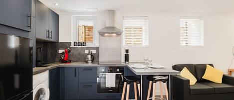 Fridge, oven, coffee/tea maker, toaster