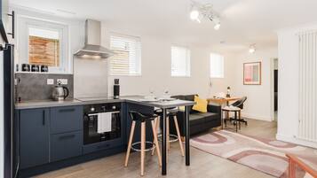 Fridge, oven, coffee/tea maker, toaster