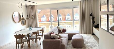 2 عدّة غرف نوم وخدمة الإنترنت