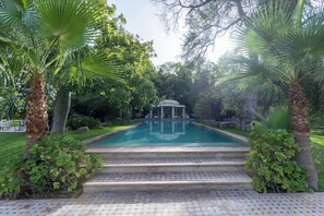 Outdoor pool - P.L PLACE (Marrakech)