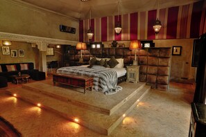 Luxury Suite, Garden View | In-room safe, free WiFi