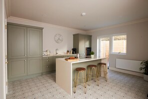 House | 4 bedrooms, Internet