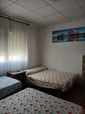 3 bedrooms, iron/ironing board, WiFi
