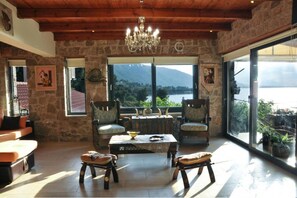 Villa | 4 bedrooms, Internet
